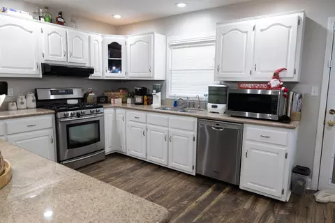 Kitchen - 236 Autumn Ct, Berea, KY 40403 photo 6 of 9