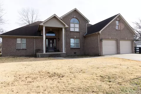 Exterior - 236 Autumn Ct, Berea, KY 40403 photo 4 of 12