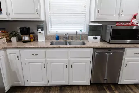 Kitchen - 236 Autumn Ct, Berea, KY 40403 photo 8 of 9