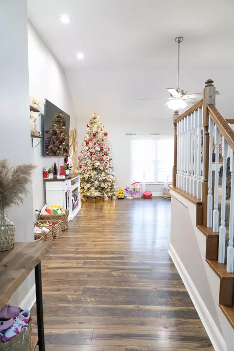 Entry Way - 236 Autumn Ct, Berea, KY 40403 photo 2 of 9