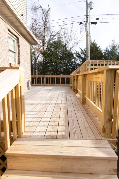 Exterior - 236 Autumn Ct, Berea, KY 40403 photo 10 of 12