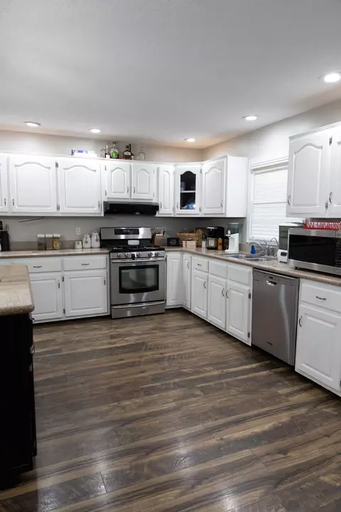 Kitchen - 236 Autumn Ct, Berea, KY 40403 photo 5 of 9