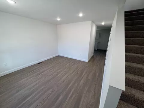 Living - 1407 Madison St, Corbin, KY 40701 photo 2 of 4