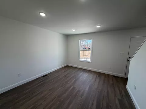 Living - 1407 Madison St, Corbin, KY 40701 photo 3 of 4