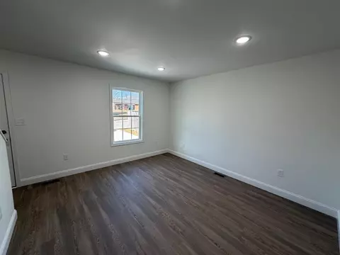 Living - 1407 Madison St, Corbin, KY 40701 photo 1 of 4