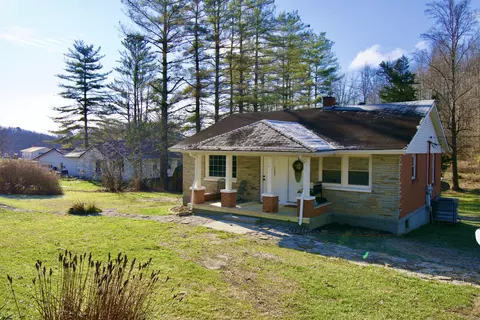 714 S Tree Tower Rd, Sandgap, KY 40481