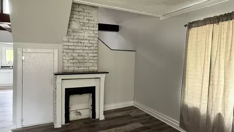 Living - 606 Prospect St, Berea, KY 40403 photo 1 of 2