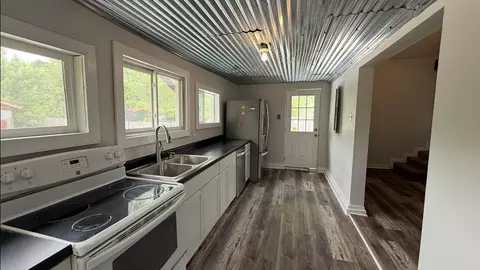 Kitchen - 606 Prospect St, Berea, KY 40403 photo 2 of 3