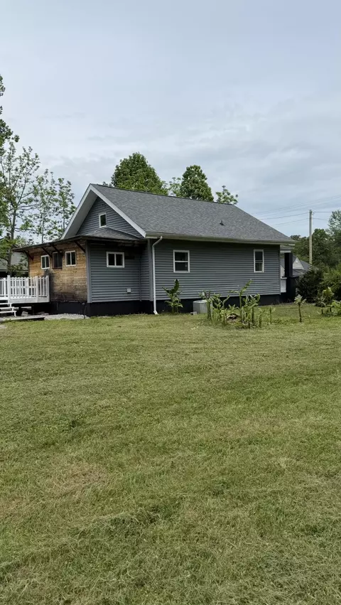 Exterior - 606 Prospect St, Berea, KY 40403 photo 10 of 15