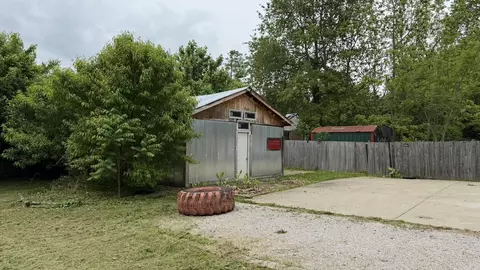 Exterior - 606 Prospect St, Berea, KY 40403 photo 7 of 15