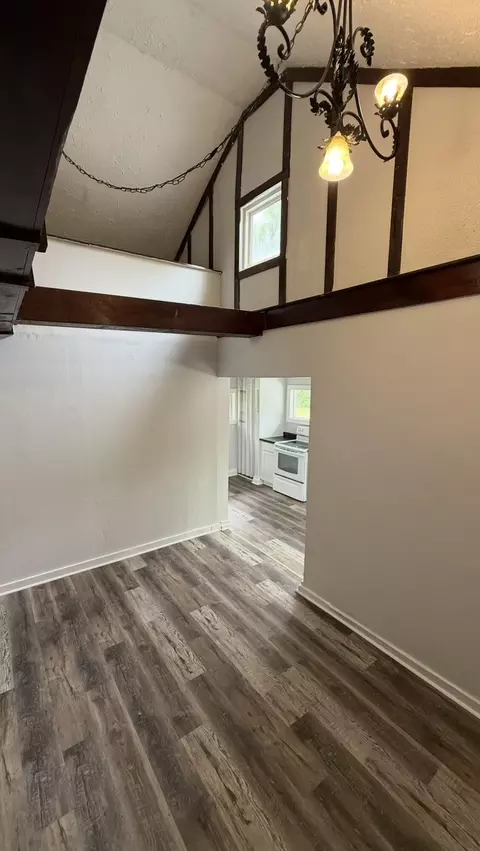 Entry Way - 606 Prospect St, Berea, KY 40403 photo 3 of 4