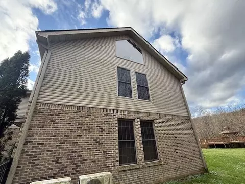 Exterior - 32 Garrett St, Dayhoit, KY 40824 photo 2 of 7