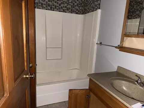 Bath - 32 Garrett St, Dayhoit, KY 40824 photo 6 of 7