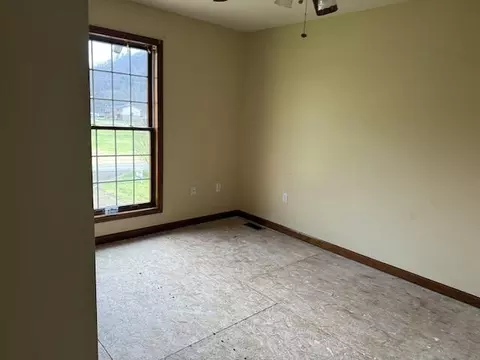Bedroom - 32 Garrett St, Dayhoit, KY 40824 photo 5 of 6