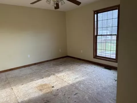 Bedroom - 32 Garrett St, Dayhoit, KY 40824 photo 3 of 6