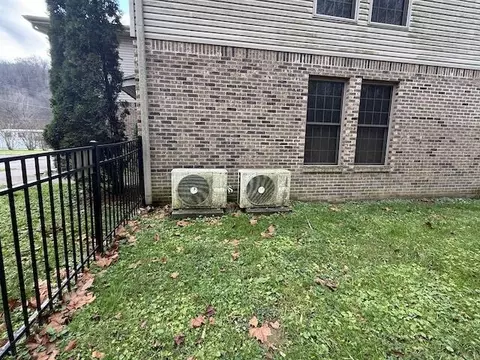 Exterior - 32 Garrett St, Dayhoit, KY 40824 photo 3 of 7