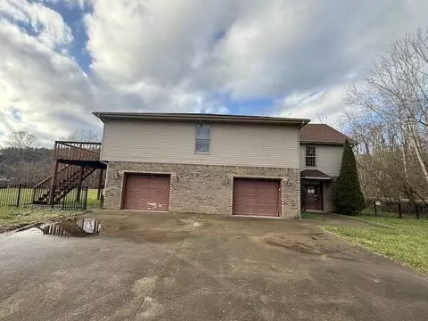 32 Garrett St, Dayhoit, KY 40824