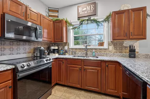 Kitchen - 111 Valhalla Pl, Georgetown, KY 40324 photo 2 of 4