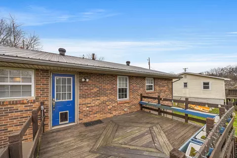 Exterior - 405 Chambers St, Paris, KY 40361 photo 5 of 9