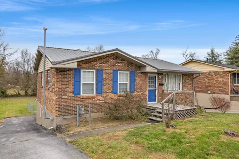 Exterior - 405 Chambers St, Paris, KY 40361 photo 3 of 9