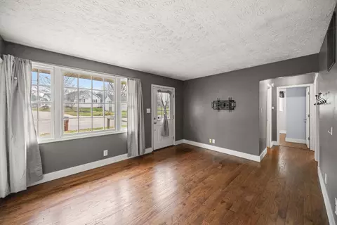 Living - 405 Chambers St, Paris, KY 40361 photo 2 of 2