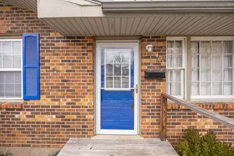 Entry Way - 405 Chambers St, Paris, KY 40361 photo 1 of 2