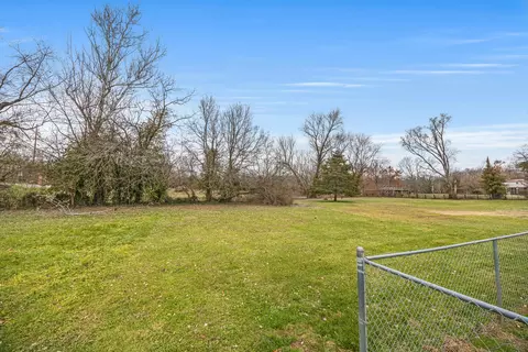 Exterior - 405 Chambers St, Paris, KY 40361 photo 9 of 9