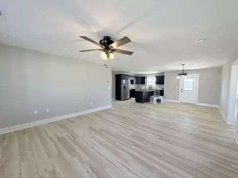 Living - 227 Brook Cv, Berea, KY 40403 photo 2 of 2