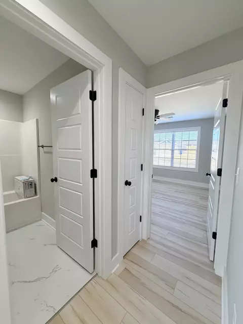 Entry Way - 227 Brook Cv, Berea, KY 40403 photo 2 of 2