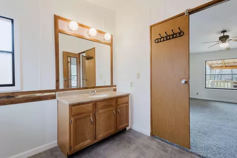Bath - 430 Apache Dr, Paint Lick, KY 40461 photo 4 of 6