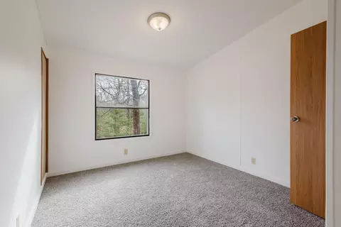 Bedroom - 430 Apache Dr, Paint Lick, KY 40461 photo 5 of 11