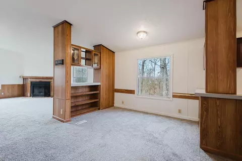 Living - 430 Apache Dr, Paint Lick, KY 40461 photo 5 of 12