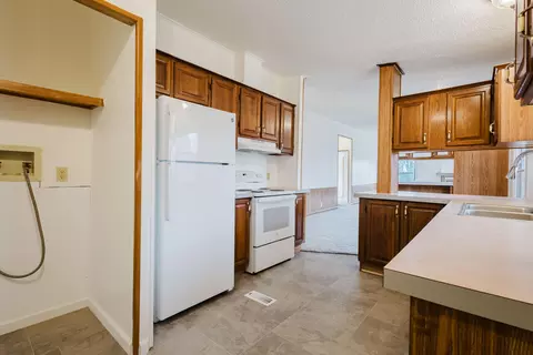Kitchen - 430 Apache Dr, Paint Lick, KY 40461 photo 3 of 3