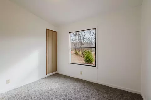 Bedroom - 430 Apache Dr, Paint Lick, KY 40461 photo 8 of 11