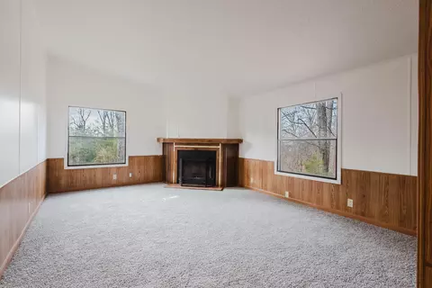 Living - 430 Apache Dr, Paint Lick, KY 40461 photo 9 of 12