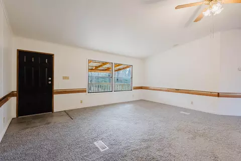 Living - 430 Apache Dr, Paint Lick, KY 40461 photo 4 of 12