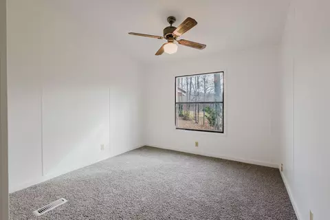 Bedroom - 430 Apache Dr, Paint Lick, KY 40461 photo 1 of 11