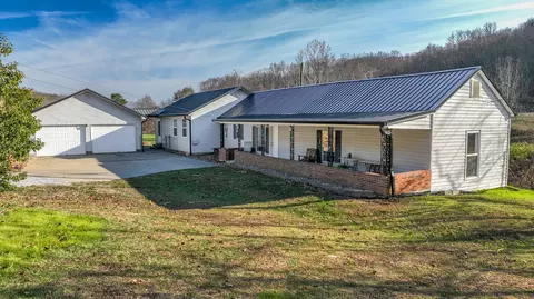 1069 Pilot Knob Cemetery Rd, Berea, KY 40403