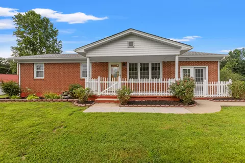 40 Edwards Rd, Irvine, KY 40336