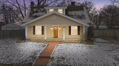 22 N Bloomfield Rd, Winchester, KY 40391
