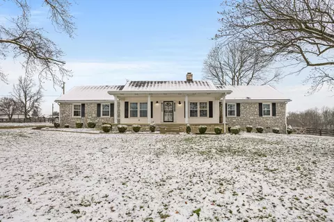 864 Escondida Rd, Paris, KY 40361