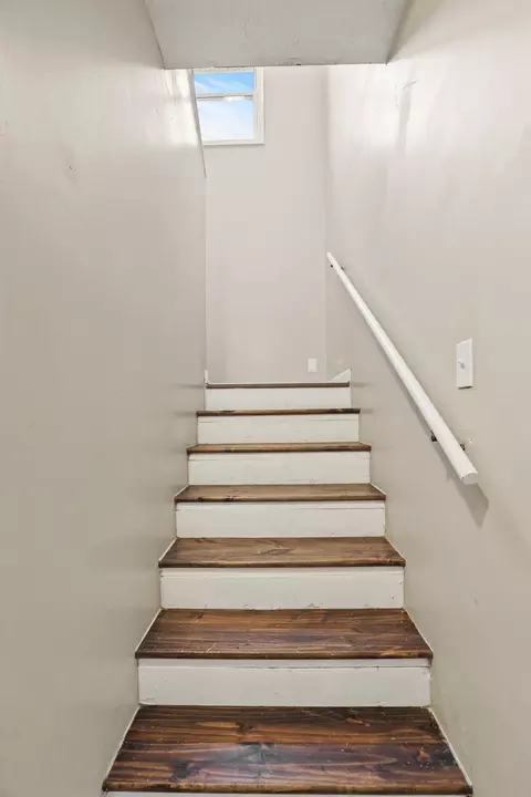 Entry Way - 214 W Center St, Corbin, KY 40701 photo 1 of 4