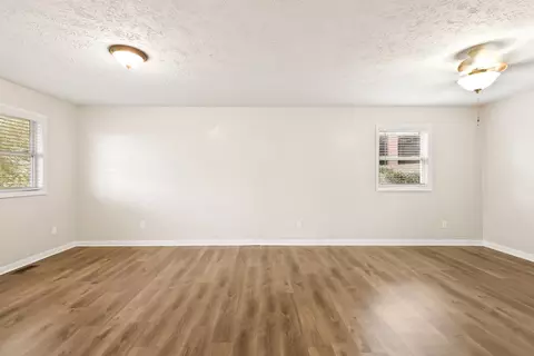 Living - 214 W Center St, Corbin, KY 40701 photo 2 of 3