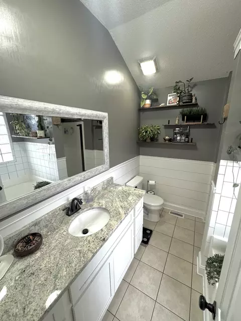 Bath - 116 Wells Ln, Corbin, KY 40701 photo 2 of 4