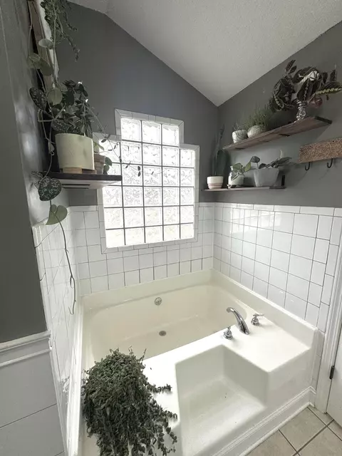 Bath - 116 Wells Ln, Corbin, KY 40701 photo 3 of 4