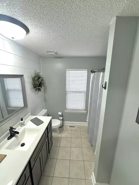 Bath - 116 Wells Ln, Corbin, KY 40701 photo 1 of 4