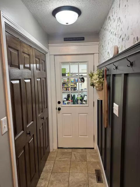 Entry Way - 116 Wells Ln, Corbin, KY 40701 photo 2 of 2