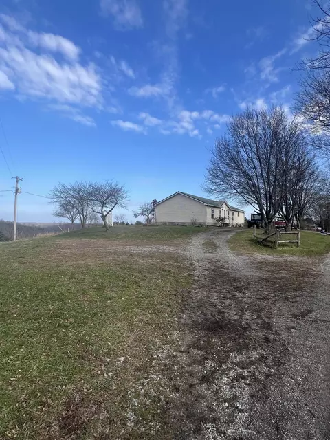 704 Cardwell Rd, Harrodsburg, KY 40330