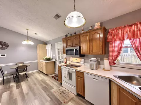 Kitchen - 551 Old Peacock Rd, Paris, KY 40361 photo 4 of 4