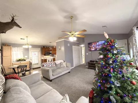 Living - 551 Old Peacock Rd, Paris, KY 40361 photo 2 of 3